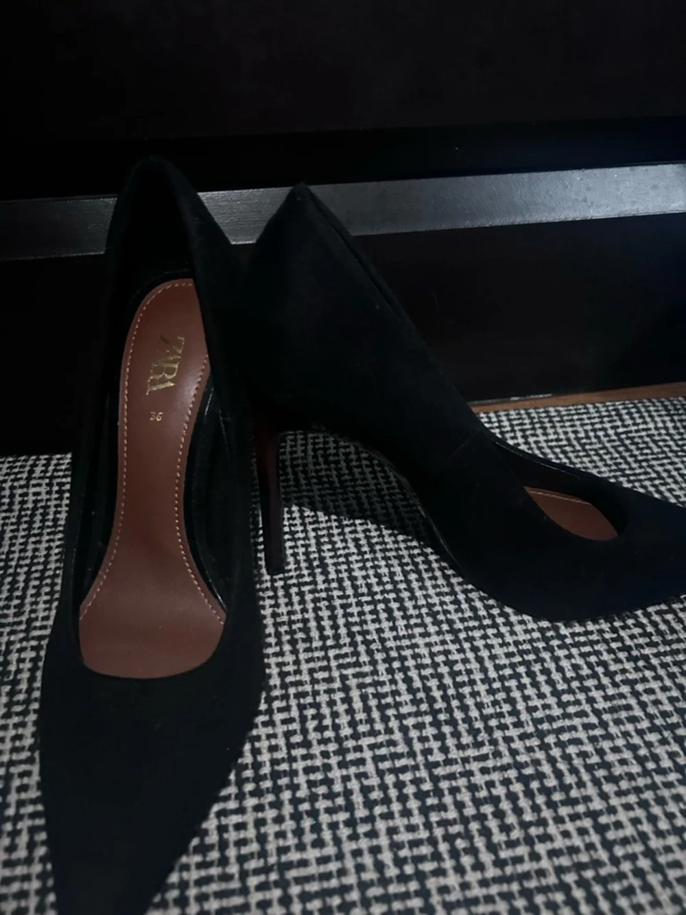 Zara Black Pointed-Toe Women's Pumps - Picture 4 of 6